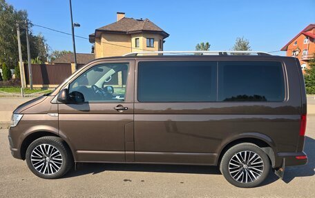 Volkswagen Multivan T6 рестайлинг, 2015 год, 3 200 000 рублей, 1 фотография