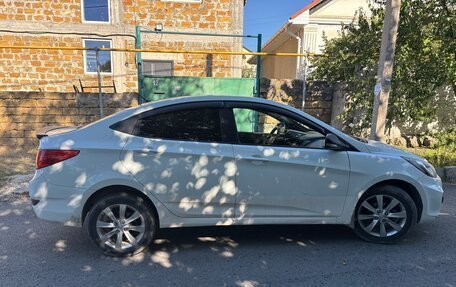 Hyundai Solaris II рестайлинг, 2011 год, 580 000 рублей, 3 фотография