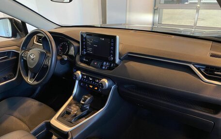 Toyota RAV4, 2020 год, 2 840 000 рублей, 12 фотография