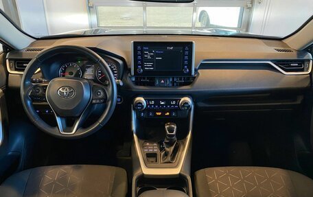 Toyota RAV4, 2020 год, 2 840 000 рублей, 9 фотография