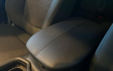 Toyota RAV4, 2020 год, 2 840 000 рублей, 32 фотография