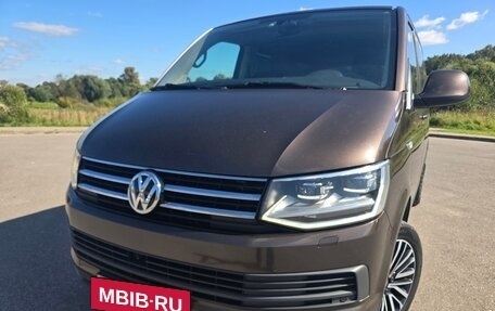 Volkswagen Multivan T6 рестайлинг, 2015 год, 3 200 000 рублей, 2 фотография