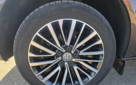 Volkswagen Multivan T6 рестайлинг, 2015 год, 3 200 000 рублей, 12 фотография