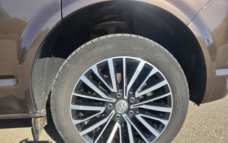 Volkswagen Multivan T6 рестайлинг, 2015 год, 3 200 000 рублей, 13 фотография