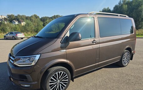 Volkswagen Multivan T6 рестайлинг, 2015 год, 3 200 000 рублей, 17 фотография