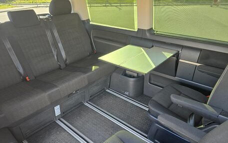 Volkswagen Multivan T6 рестайлинг, 2015 год, 3 200 000 рублей, 20 фотография