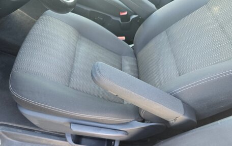 Volkswagen Multivan T6 рестайлинг, 2015 год, 3 200 000 рублей, 26 фотография