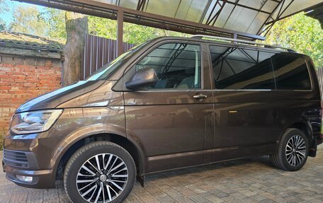 Volkswagen Multivan T6 рестайлинг, 2015 год, 3 200 000 рублей, 28 фотография