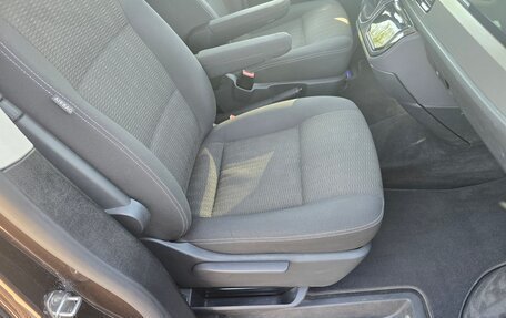 Volkswagen Multivan T6 рестайлинг, 2015 год, 3 200 000 рублей, 27 фотография