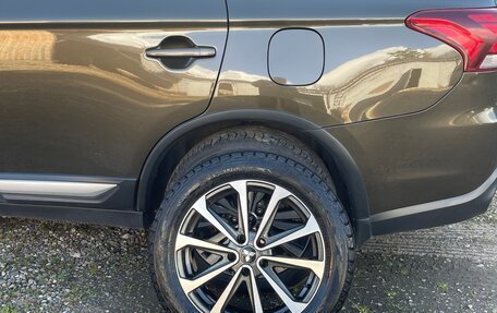 Mitsubishi Outlander III рестайлинг 3, 2019 год, 2 100 000 рублей, 11 фотография