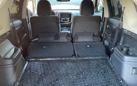 Mitsubishi Outlander III рестайлинг 3, 2019 год, 2 100 000 рублей, 6 фотография