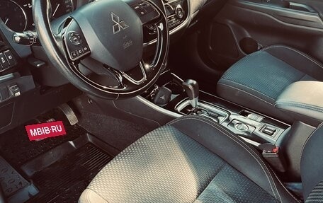 Mitsubishi Outlander III рестайлинг 3, 2019 год, 2 100 000 рублей, 3 фотография