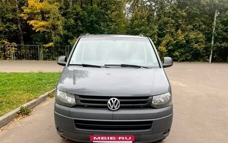 Volkswagen Transporter T5 рестайлинг, 2012 год, 1 650 000 рублей, 2 фотография