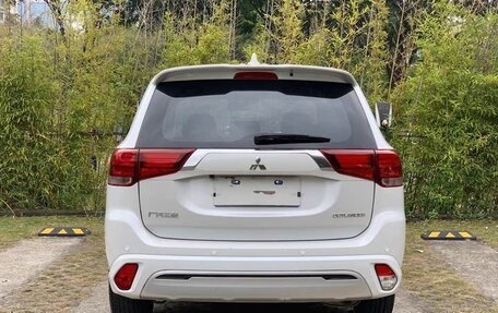 Mitsubishi Outlander III рестайлинг 3, 2021 год, 1 926 000 рублей, 5 фотография