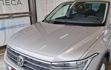 Volkswagen Tiguan II, 2021 год, 2 750 000 рублей, 3 фотография