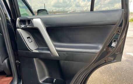 Toyota Land Cruiser Prado 150 рестайлинг 2, 2017 год, 4 500 000 рублей, 14 фотография