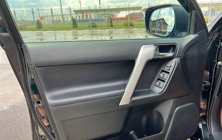 Toyota Land Cruiser Prado 150 рестайлинг 2, 2017 год, 4 500 000 рублей, 11 фотография