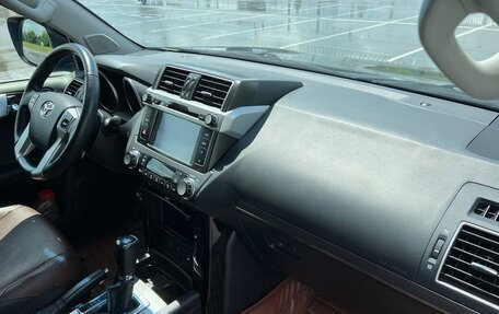 Toyota Land Cruiser Prado 150 рестайлинг 2, 2017 год, 4 500 000 рублей, 16 фотография