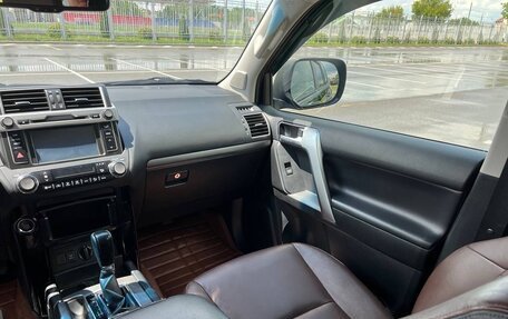 Toyota Land Cruiser Prado 150 рестайлинг 2, 2017 год, 4 500 000 рублей, 28 фотография