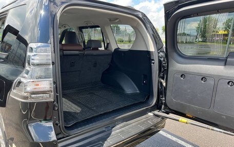 Toyota Land Cruiser Prado 150 рестайлинг 2, 2017 год, 4 500 000 рублей, 33 фотография