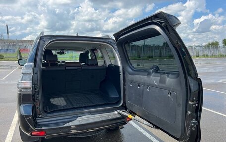 Toyota Land Cruiser Prado 150 рестайлинг 2, 2017 год, 4 500 000 рублей, 32 фотография