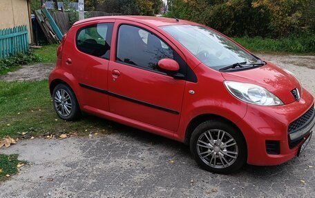 Peugeot 107 I рестайлинг, 2011 год, 420 000 рублей, 2 фотография