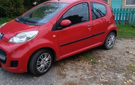 Peugeot 107 I рестайлинг, 2011 год, 420 000 рублей, 3 фотография