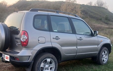Chevrolet Niva I рестайлинг, 2012 год, 700 000 рублей, 3 фотография
