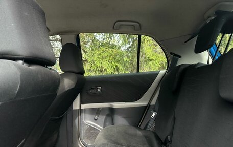 Toyota Yaris III рестайлинг, 2006 год, 349 000 рублей, 23 фотография