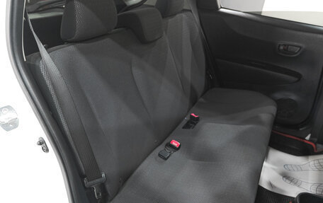 Toyota Vitz, 2013 год, 749 000 рублей, 18 фотография