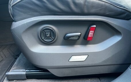 Volkswagen Touareg III, 2019 год, 4 990 000 рублей, 12 фотография