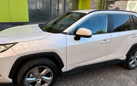 Toyota RAV4, 2020 год, 3 250 000 рублей, 6 фотография