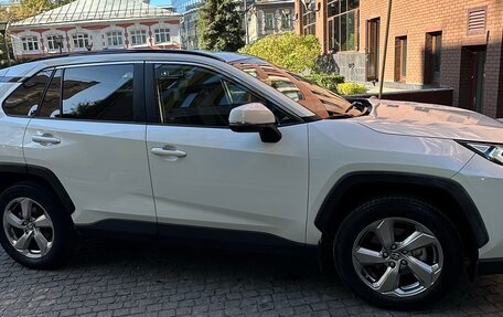 Toyota RAV4, 2020 год, 3 250 000 рублей, 5 фотография