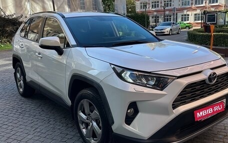 Toyota RAV4, 2020 год, 3 250 000 рублей, 4 фотография
