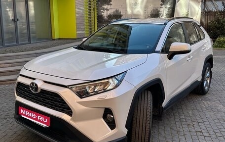 Toyota RAV4, 2020 год, 3 250 000 рублей, 7 фотография