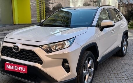 Toyota RAV4, 2020 год, 3 250 000 рублей, 3 фотография