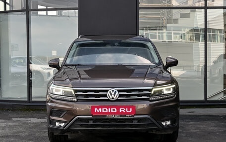 Volkswagen Tiguan II, 2018 год, 2 850 000 рублей, 2 фотография