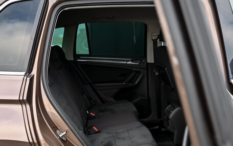 Volkswagen Tiguan II, 2018 год, 2 850 000 рублей, 21 фотография