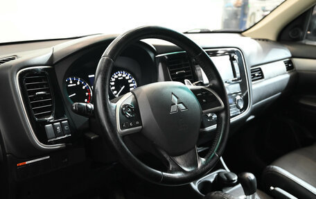 Mitsubishi Outlander III рестайлинг 3, 2012 год, 1 550 000 рублей, 16 фотография