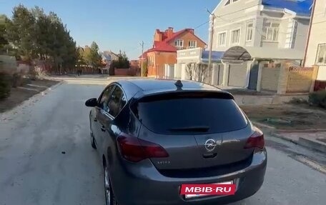 Opel Astra J, 2011 год, 390 000 рублей, 2 фотография