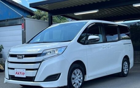 Toyota Noah III, 2021 год, 2 240 000 рублей, 1 фотография