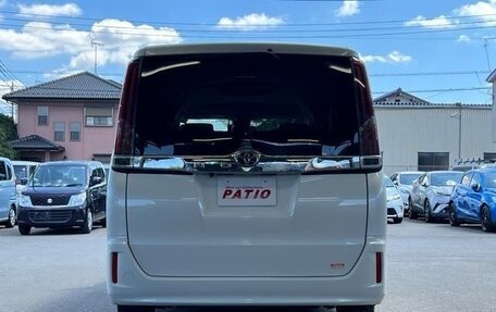 Toyota Noah III, 2021 год, 2 240 000 рублей, 6 фотография