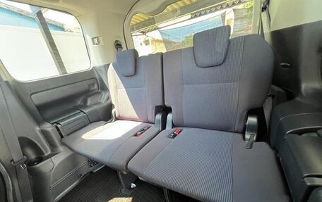Toyota Noah III, 2021 год, 2 240 000 рублей, 12 фотография