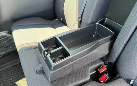 Toyota Noah III, 2021 год, 2 240 000 рублей, 16 фотография