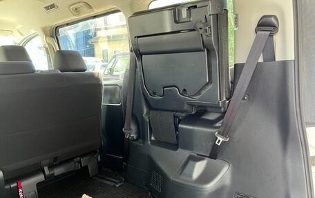 Toyota Noah III, 2021 год, 2 240 000 рублей, 19 фотография