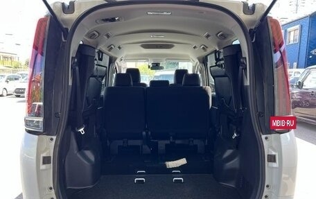Toyota Noah III, 2021 год, 2 240 000 рублей, 21 фотография