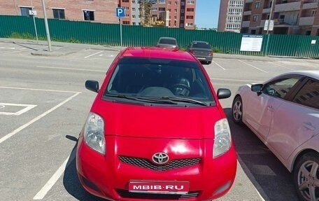 Toyota Yaris III рестайлинг, 2010 год, 460 000 рублей, 1 фотография