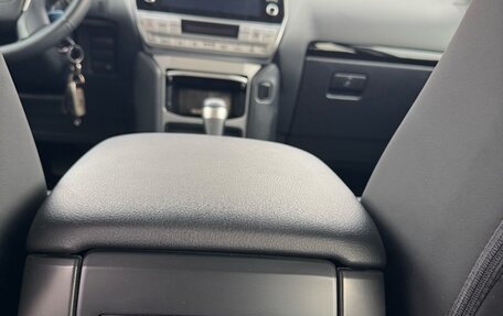 Toyota Land Cruiser Prado 150 рестайлинг 2, 2022 год, 6 500 000 рублей, 9 фотография