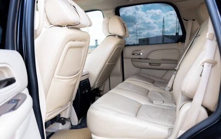 Cadillac Escalade III, 2007 год, 1 690 000 рублей, 13 фотография