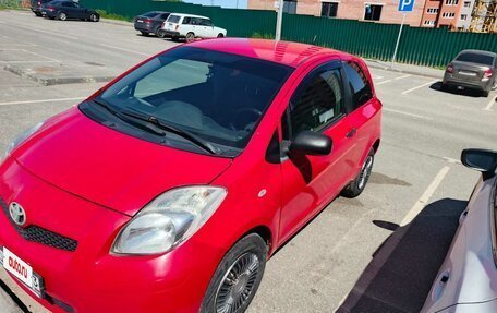 Toyota Yaris III рестайлинг, 2010 год, 460 000 рублей, 3 фотография
